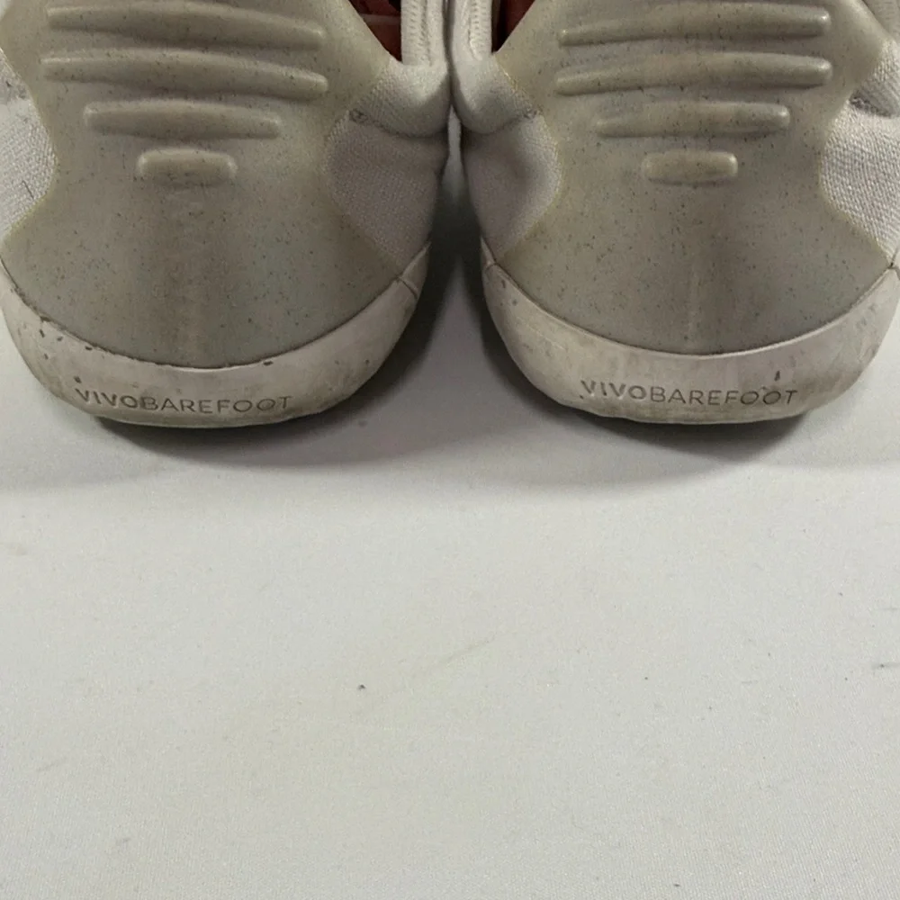 Vivo casual low-profile sneakers in light gray and white